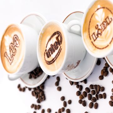 branding - logo na kawie